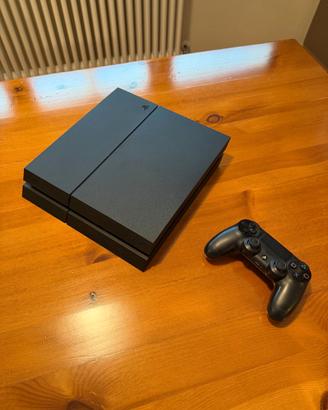 Console Playstation 4 + 17 videogiochi