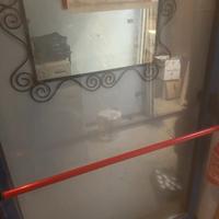 Porta con maniglione antipanico