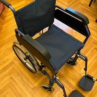 Sedia a rotelle pieghevole