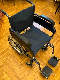 Sedia a rotelle pieghevole