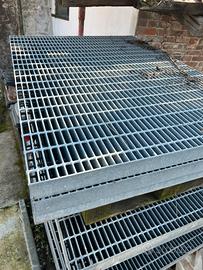 Griglie zincate/ TRAVI LAMELLARI/ tombino