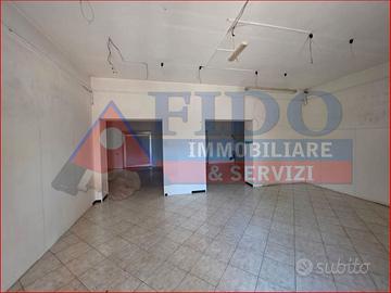 locale commerciale di 100 mq con doppio ingresso