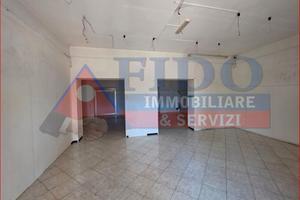 locale commerciale di 100 mq con doppio ingresso