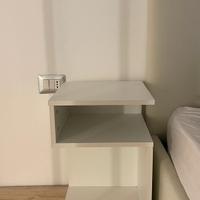 Tavolino/Comodino a forma di S