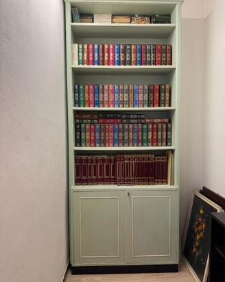 Libreria in stile classico + Libreria bassa nera