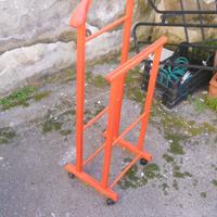 UOMO MORTO TINTA ARANCIO LEGNO CON ROTELLE