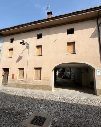 RUSTICO PLURICAMERE CON GARAGE