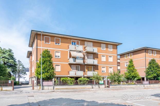 4 LOCALI A VILLAFRANCA DI VERONA