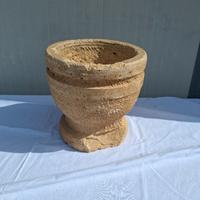 antico mortaio in pietra