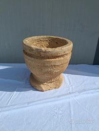 antico mortaio in pietra
