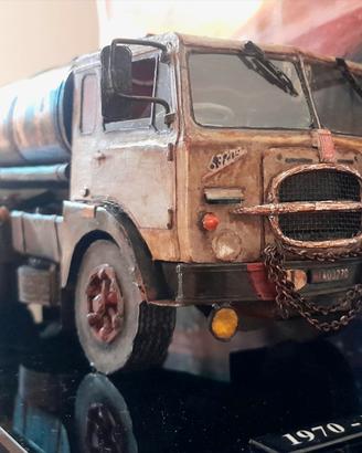 Modellino Fiat 682 N4 autocostruito (papercraft)