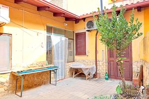 Casa indipendente al piano terra con cortile