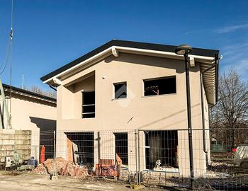 VILLA A SCHIERA A CORREGGIO