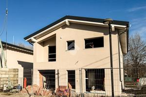 VILLA A SCHIERA A CORREGGIO