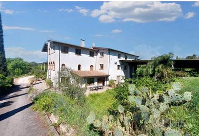 Immobile in asta di 1624 m² con più di 5 locali a 