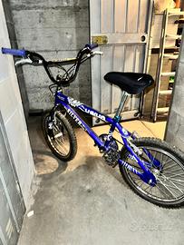 BMX blu elettrico