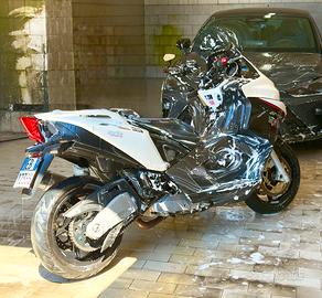 Aprilia SRV 850