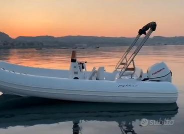 Gommone Python audace, perfetto per il noleggio