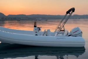 Gommone Python audace, perfetto per il noleggio