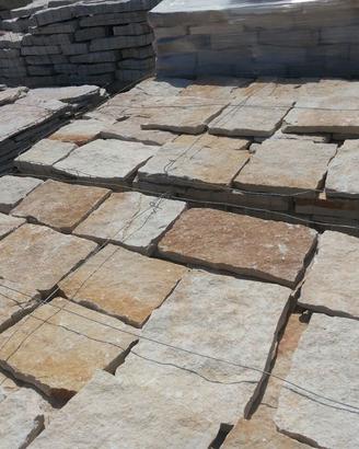 Scorza squadrata e spaccata - Pietra di Trani