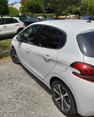  peugeut  208 allure 75 HP neopatentati 
