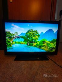 Coppia TV 32" con telecomandi (TELEFUNKEN + SONY)