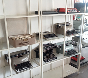 Macchine per scrivere d'epoca in stock
