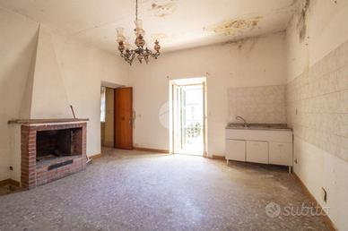 2 LOCALI A MORICONE