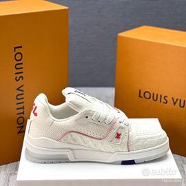 LV Trainer Red/White #54 (Tutte le Taglie) - Abbigliamento e
