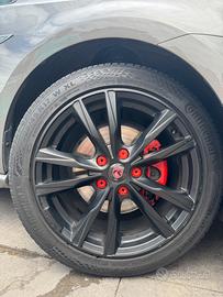 Cerchi in lega REDS 17”By MOMO+ Gomme Continental