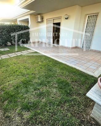 Prima fila mare con giardino - box doppio
