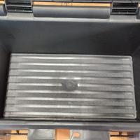 Cassetta per attrezzi sgabello. Robusta. Con cass