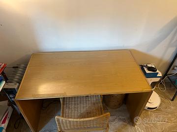 Scrivania + sedia