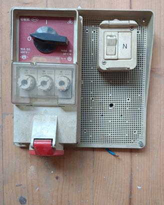 Centralina elettrica industriale vintage CEE 16A 