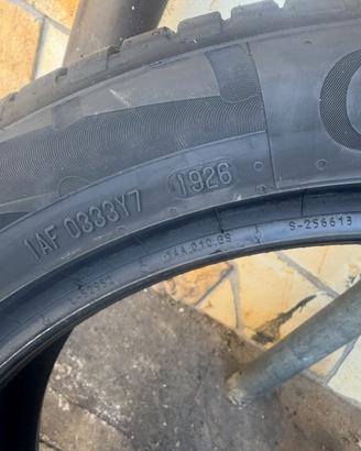Gomme Continetal Ultra Contact NXT 215/50/R18