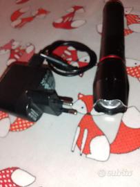 lampada torcia a LED batteria ricaricabile