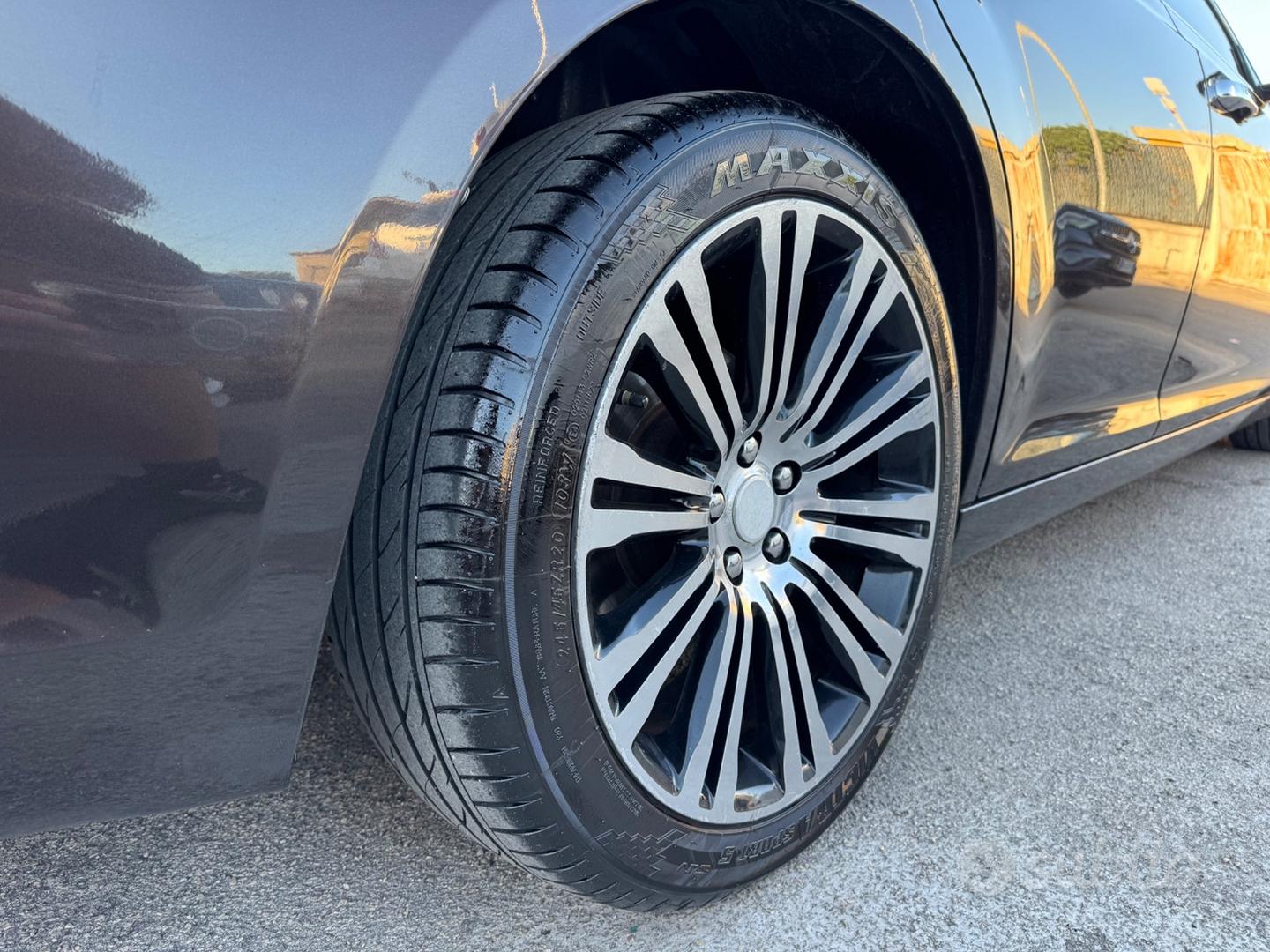 Lancia Thema Executive 3.0 V6 Multijet 239ch - Camera - Sièges élécriques à mémoire - Navi - Led