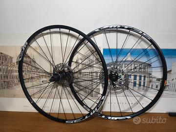 Shimano WH-MT35 29" Route Nuove con dischi freni