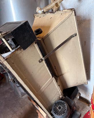 Gramola pigiatrice per uva