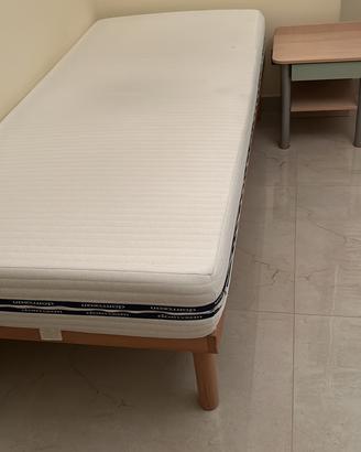 Rete con doghe in legno e materasso singolo