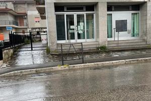 Locale commerciale ex Banca Intesa a Villa Raspa