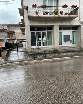Locale commerciale ex Banca Intesa a Villa Raspa