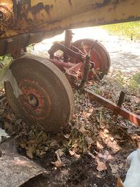 Attrezzo agricolo trainato idraulico da ripristino