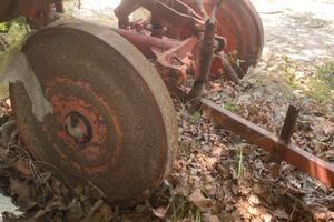 Attrezzo agricolo trainato idraulico da ripristino