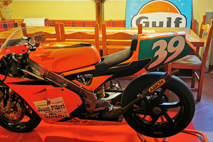 Honda gp 250 team Pileri