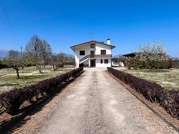 Casa singola con giardino