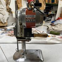 Taglierina verticale per tessuti