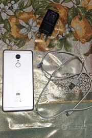 redmi smartphone +omaggi. buona batteria 2 anni