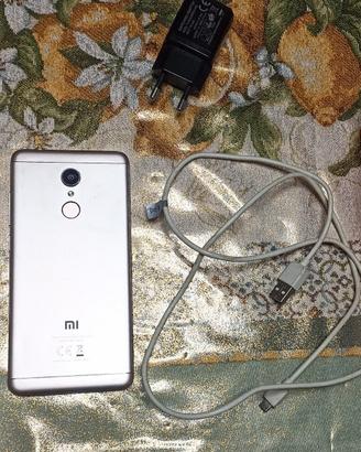redmi smartphone +omaggi. buona batteria 2 anni