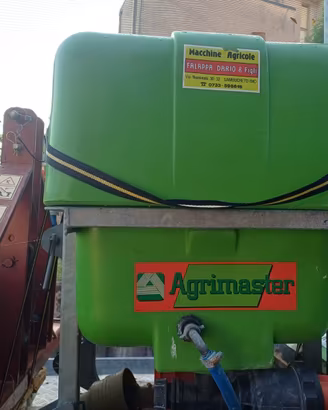 Motocoltivatore con attrezzi